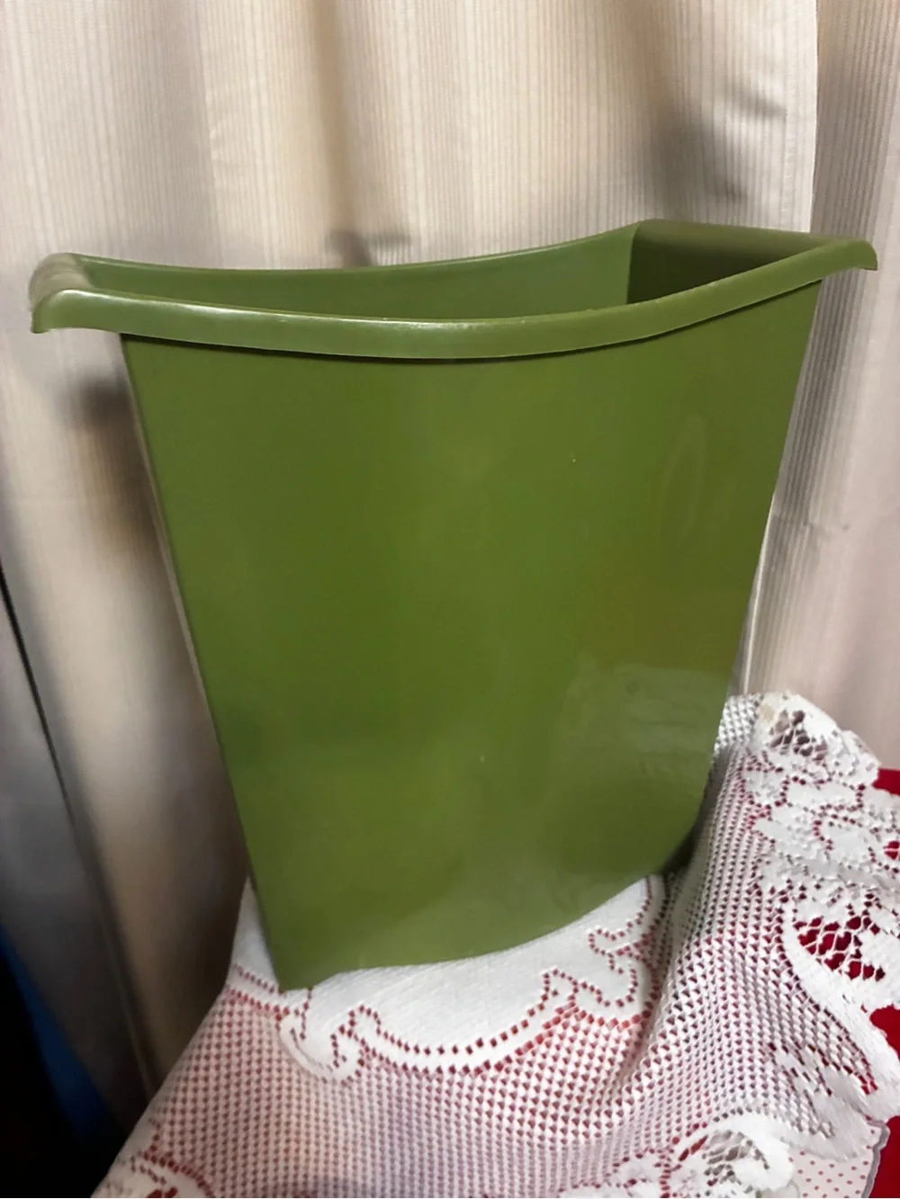 Vintage Avocado Green Decorative Leaf Wastebasket 1970s